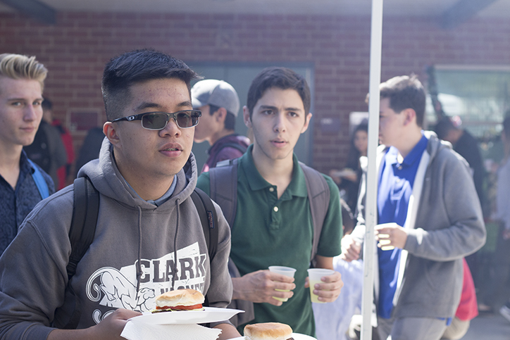 Senior BBQ 20160916 Henry Reed 0009