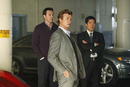 CBI consultant Patrick Jane hunts down a murder suspect with agent Kimball Cho.