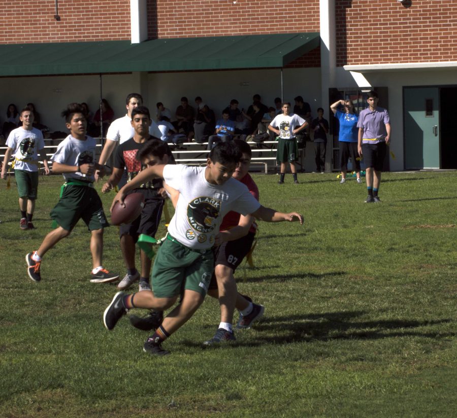 Sophomore Ivan Mariano runs with the ball in last weeks Superbowl XV.