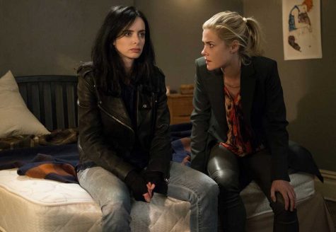 Rachel Taylor as Trish giving advice to Jessica Jones (Krysten Ritter).