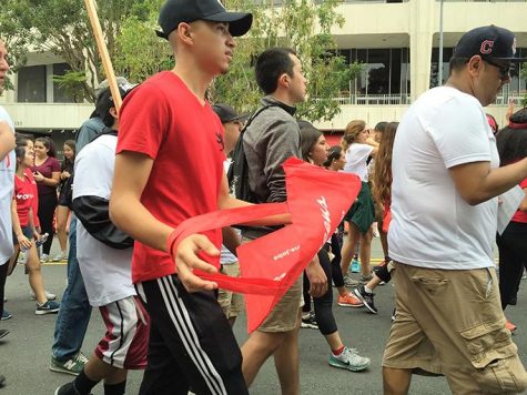 A walker waves around his new Walgreens tote bag