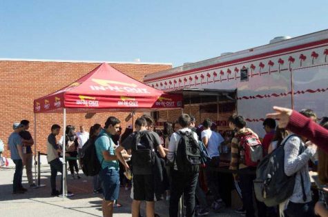 Students patiently wait to get their In-N-Out burgers