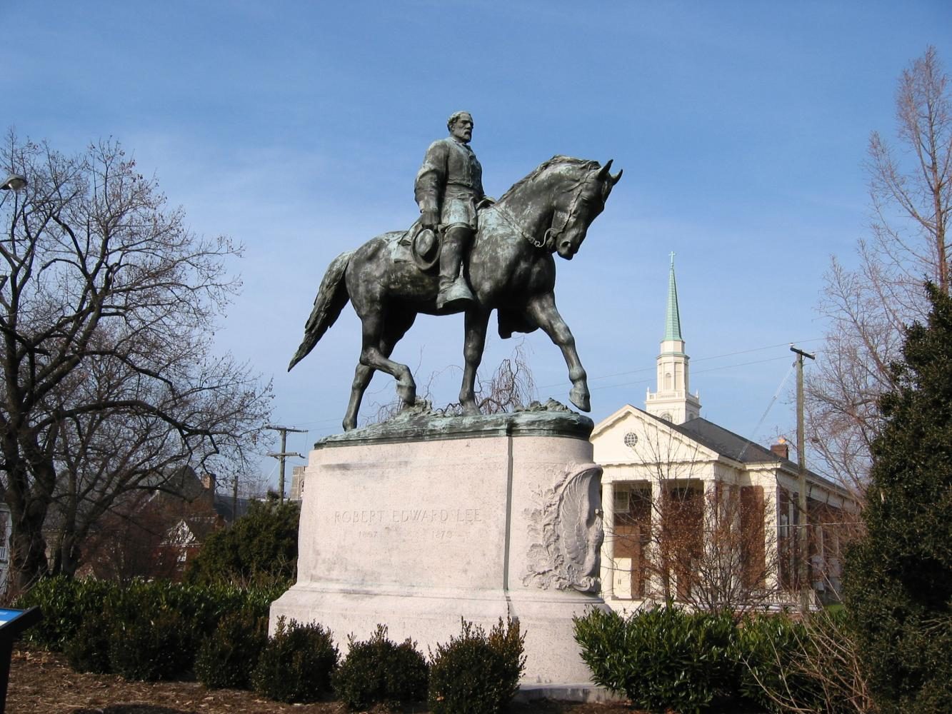  Robert E Lees statue in Charlottesville, VA