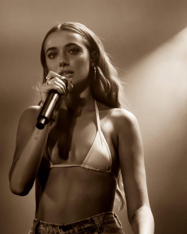 Olivia OBrien performance back in 2018 at The Roxy in Los Angeles. 