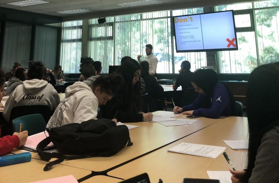 During the presentation, many seniors took notes to use the tips given in the presentation to use in their own resumes. The presentation took place in the cybrary. 