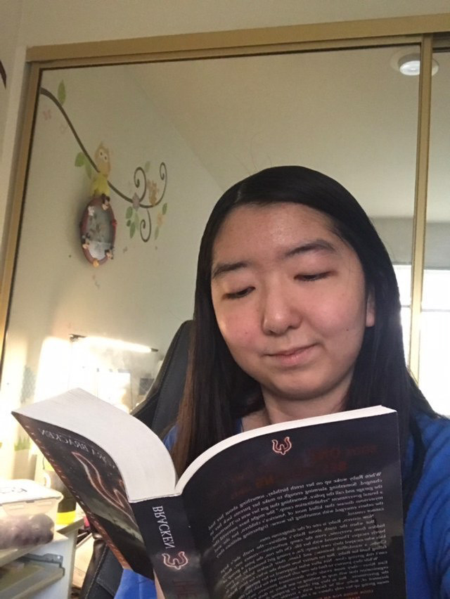 Lauren Chang reading The Darkest Minds by Alexandra Bracken.