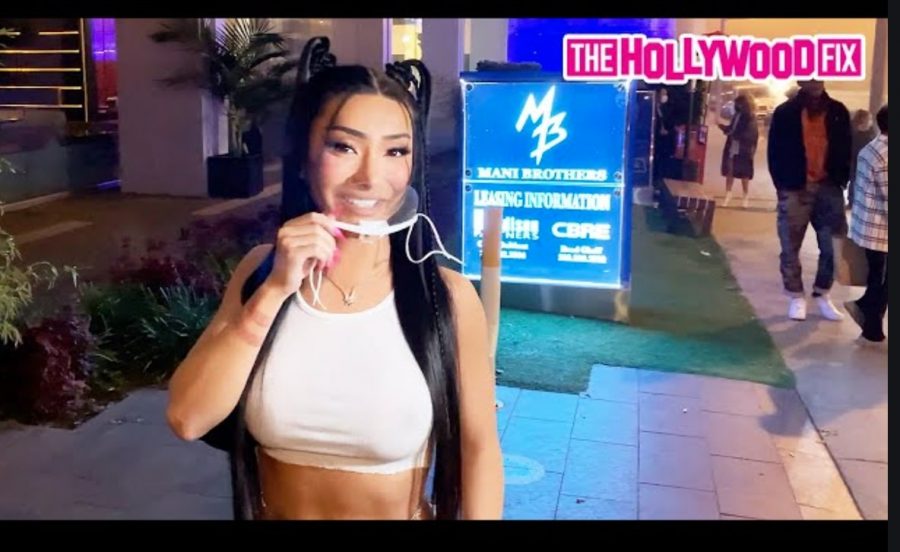 Internet+personality+Nikita+Dragun+outside+of+an+L.A.+restaurant%2C+holding+up+her+face+covering+while+talking+to+the+paparazzi.