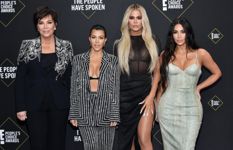 The Kardashian family displaying their fabulous looks as they win an award for their show at People’s Choice Awards 2019. 
