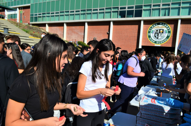 Freshmen Helena Aloyan and Mane Araratyan are the first in line to trade their tickets for pizza from the ASB table. 