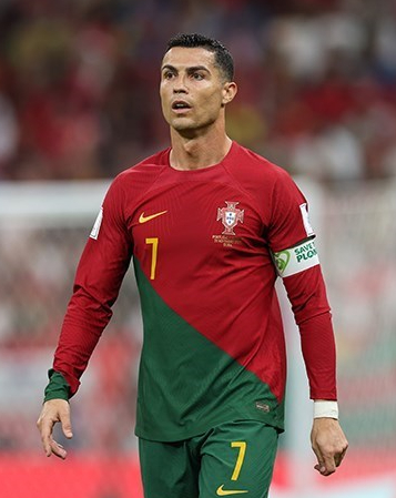 Fans of the esteemed Portuguese football captain Christiano Ronaldo attack 11 year old Moroccan Girl after mocking their favorite player. 