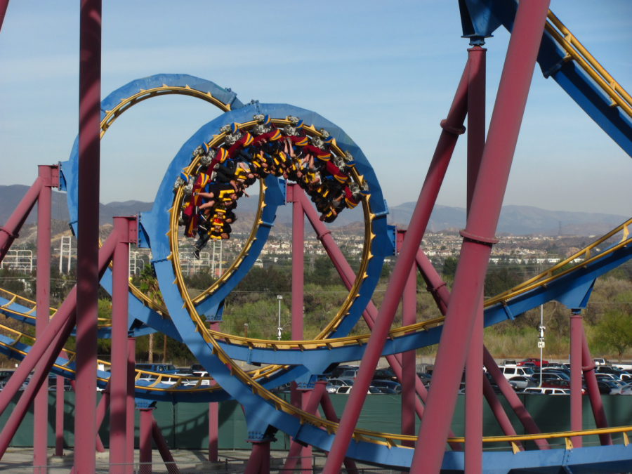 +Scream+roller+coaster+at+Six+Flags+Magic+Mountain.