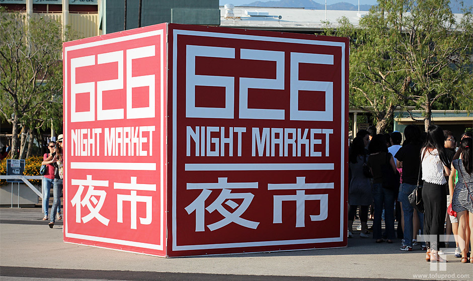 People+gathering+around+the+opening+of+the+626+Night+Market%2C+getting+ready+to+take+out+their+entry+tickets.%0A