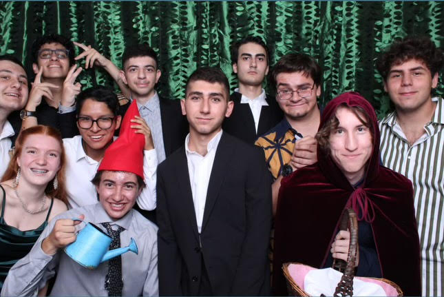 Seniors Hayk Mafyan, Sami Alameddine,  Sierra Bloemsma,  Nathan Klem,  Dalten Murillo,  Sascha Hagobian,  Alexander Sebastian,  Gabriel Mendoza, Juniors David Vardanian,  Haik Toumanian, and Senior Tristan Willstout posing for a picture at the photobooth.