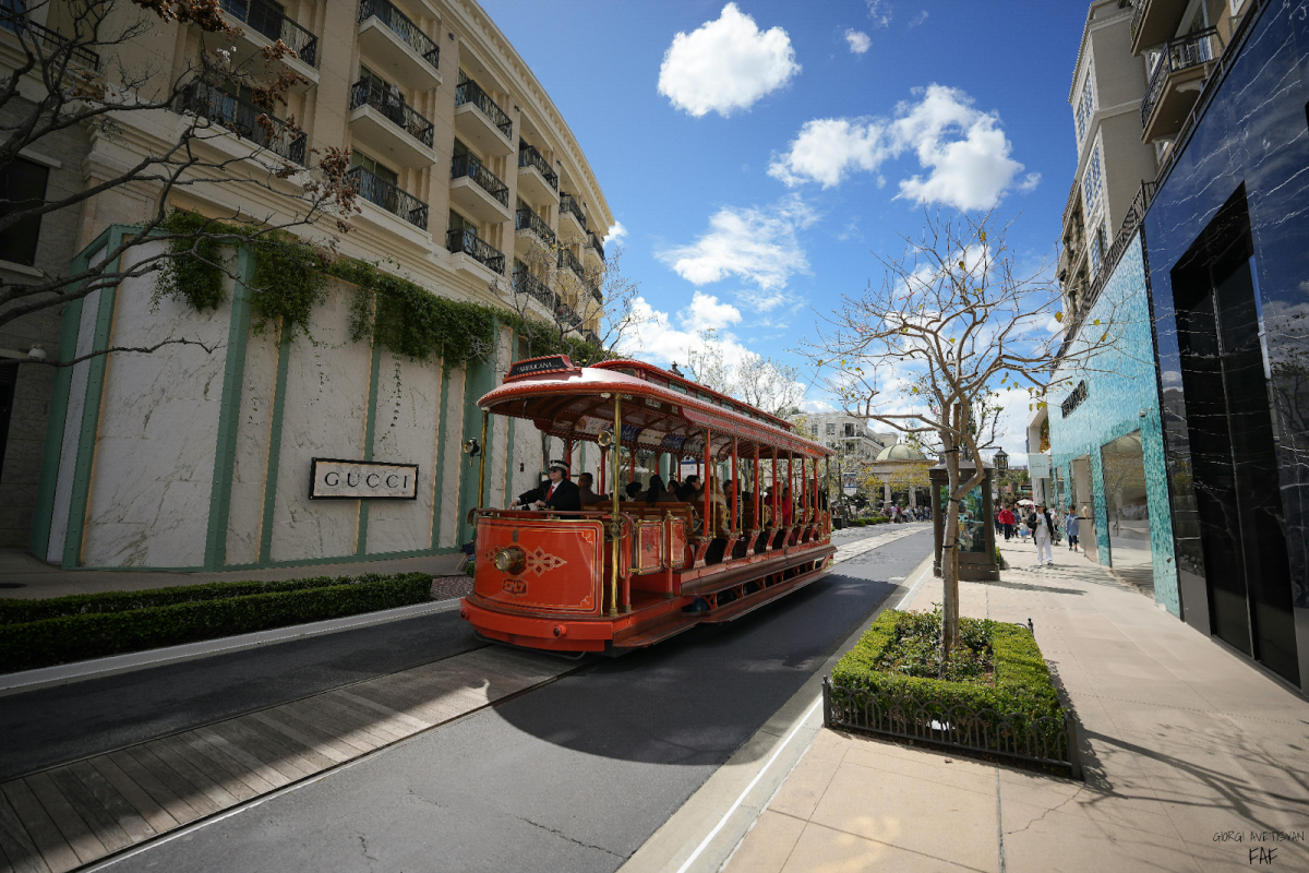 Americana welcomes new luxury stores such as Gucci.